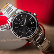 Load image into Gallery viewer, Casio watch women set
