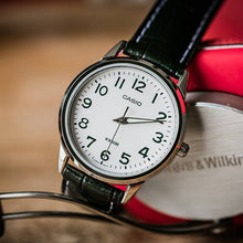 Load image into Gallery viewer, Casio watch women set
